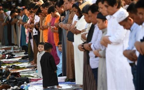 Eid'l Fitr on April 10 declared a regular holiday .